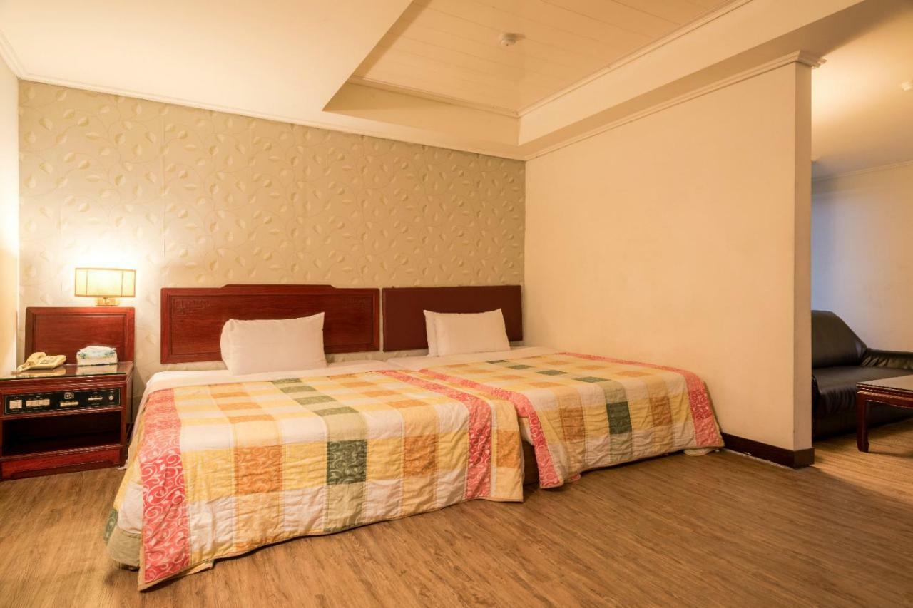 Galaxy Hotel Taichung Exterior foto